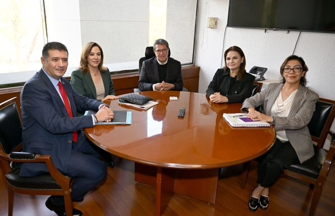 Comisionados del INAI dialogan con el Diputado de Morena, Ricardo Monreal