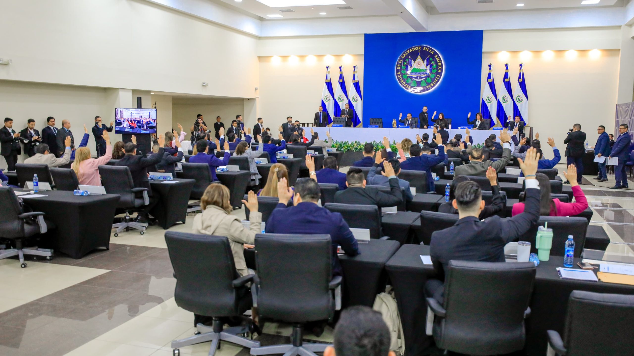 El Salvador: Asamblea Legislativa aprueba Ley de Fomento de la IA y Tecnologías